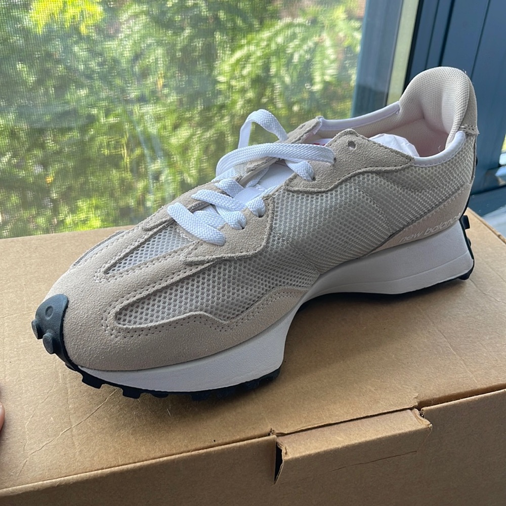 New Balance 327 sneakers
